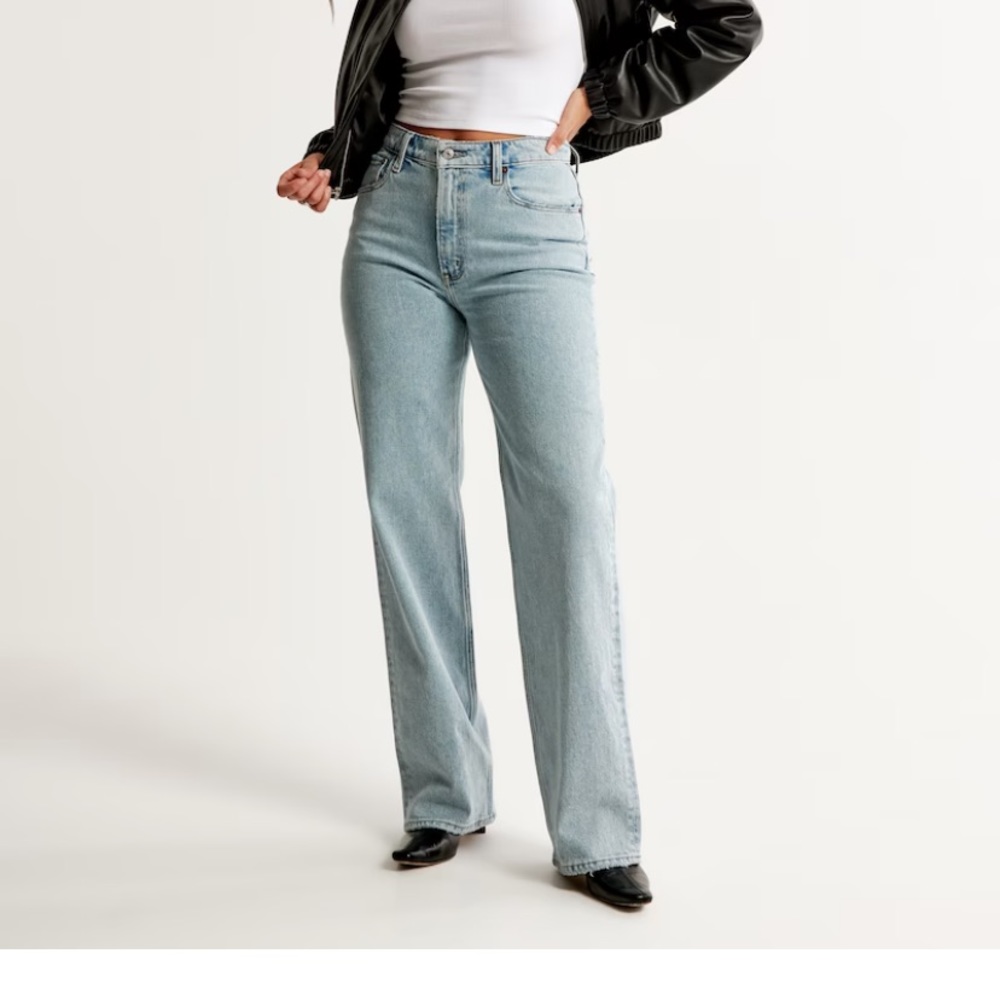 Abercrombie and Fitch Curve Love High Rise 90s Relaxed Jean